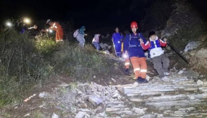 河北一書院31名師生及家長(zhǎng)爬山迷路 京冀兩地消防聯(lián)合救援