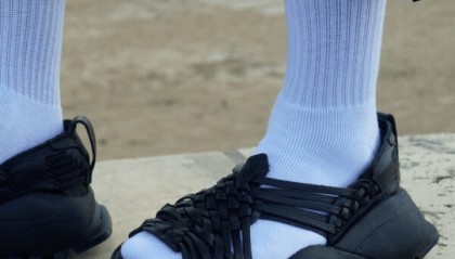 新鞋在墨西哥引發(fā)軒然大波驚動(dòng)墨總統(tǒng)，阿迪達(dá)斯道歉