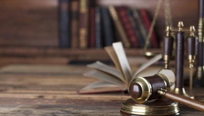 六旬男子給00后情人轉款80余萬元，妻子起訴歸還 法院判決：贈與無效，返還！