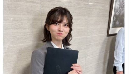 日本一白領(lǐng)女性的上班照意外走紅，外國網(wǎng)友紛紛在評(píng)論區(qū)求婚