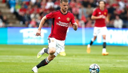 外媒：阿莫林會讓曼聯(lián)踢三后衛(wèi)體系，芒特、約羅、梅努等人將受益