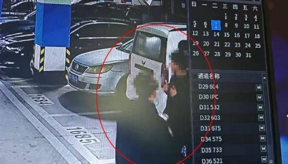 臨沂倆小伙偷摸去派出所門(mén)口放下了…