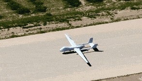 兵器工業(yè)集團首次實裝演示激光武器與異構(gòu)蜂群作戰(zhàn)！陸域無人與反無體系實戰(zhàn)對抗震撼亮相