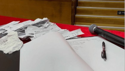 中山大學(xué)醫(yī)學(xué)院畢業(yè)典禮司儀念錯(cuò)一百個(gè)畢業(yè)生名字？校方回應(yīng)：念錯(cuò)只是個(gè)例，發(fā)帖是夸張表達(dá)