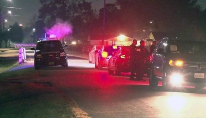 美國兩男子假扮警察向房主開槍被反殺