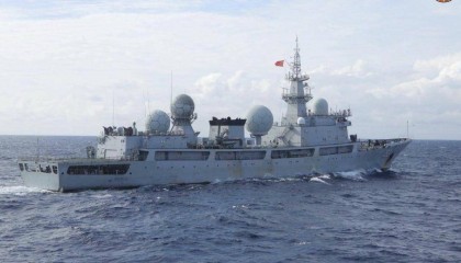 菲軍纏上815電偵船，中國(guó)海軍052D艦鎮(zhèn)場(chǎng)，我們目標(biāo)是英美日航母