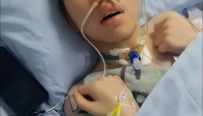 14歲男生嬉鬧時(shí)被女同學(xué)打中左胸后癱瘓 家屬:女孩父母為殘疾人,后續(xù)費(fèi)用無著落