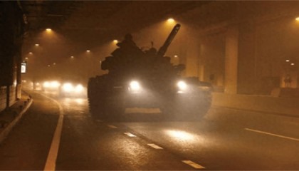 臺灣深夜亮“開戰(zhàn)底牌”？60多輛戰(zhàn)車集結(jié)，不遠處法軍艦也現(xiàn)身了