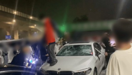 加油站內(nèi)砸車打人，23名嫌疑人被臨沂警方抓獲