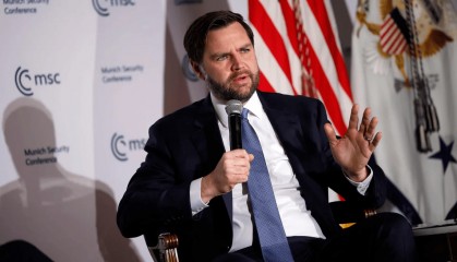 美副總統(tǒng)批評俄羅斯“要求太多”：俄烏現(xiàn)在應(yīng)“直接談判”