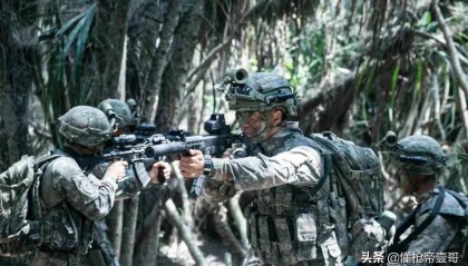 中國(guó)特種兵新裝備摸禿美軍，網(wǎng)友：你跟我說(shuō)這是解放軍？