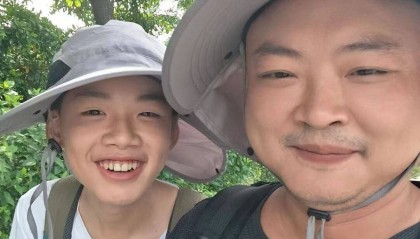 他陪13歲兒子從深圳徒步回湖南：腳都走“廢”，兒子開心就好