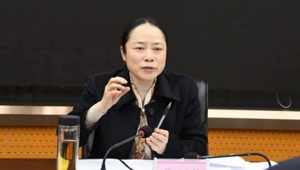 仇珂靜，主動向組織交代問題