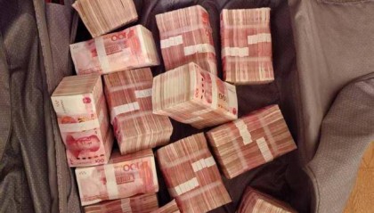 銀行取現(xiàn)150萬元準(zhǔn)備交給業(yè)務(wù)員，民警上門勸阻4小時“叫醒”受騙人