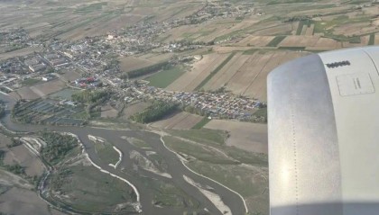 女子坐飛機(jī)智齒創(chuàng)口高空爆血，空姐、醫(yī)生乘客出手了！