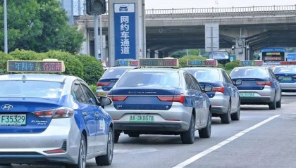 濟(jì)南8000余臺(tái)出租車同亮頂燈，為T(mén)A“打call”