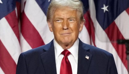 特朗普：將對中國所有商品額外征收10%關(guān)稅