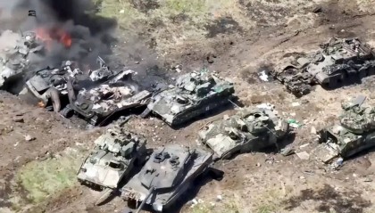 庫爾斯克“死亡公路”！全殲美械裝甲分隊，2.65萬烏軍被滅俄全線突破