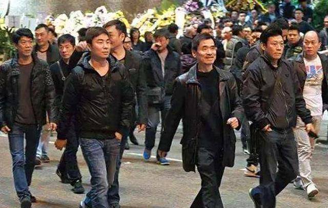 香港黑幫教父：新義安14K大佬把酒言歡，如今出獄只能玩區(qū)塊鏈