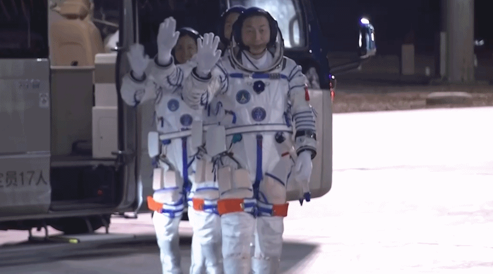 “90后”初上太空！見證高燃瞬間 神舟十九號發(fā)射精華濃縮版→