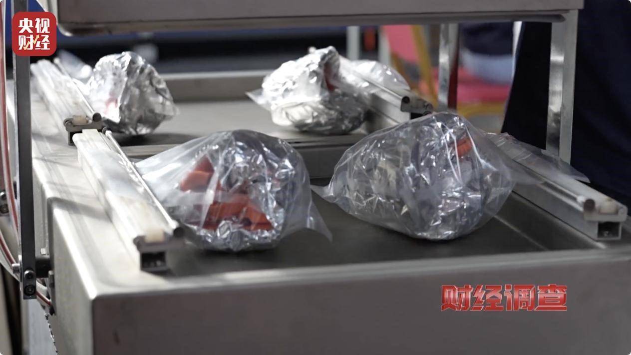 用手一撕就破、戴了不如不戴，央視起底不防毒的防毒面具
