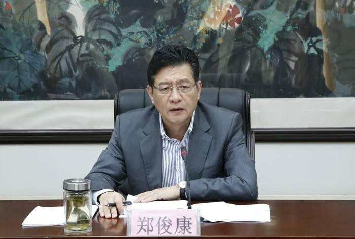 柳州輕軌墩柱將被拆除，系落馬市委書記拍板“政績工程”，被當?shù)厝藨蚍Q“幻想柱”