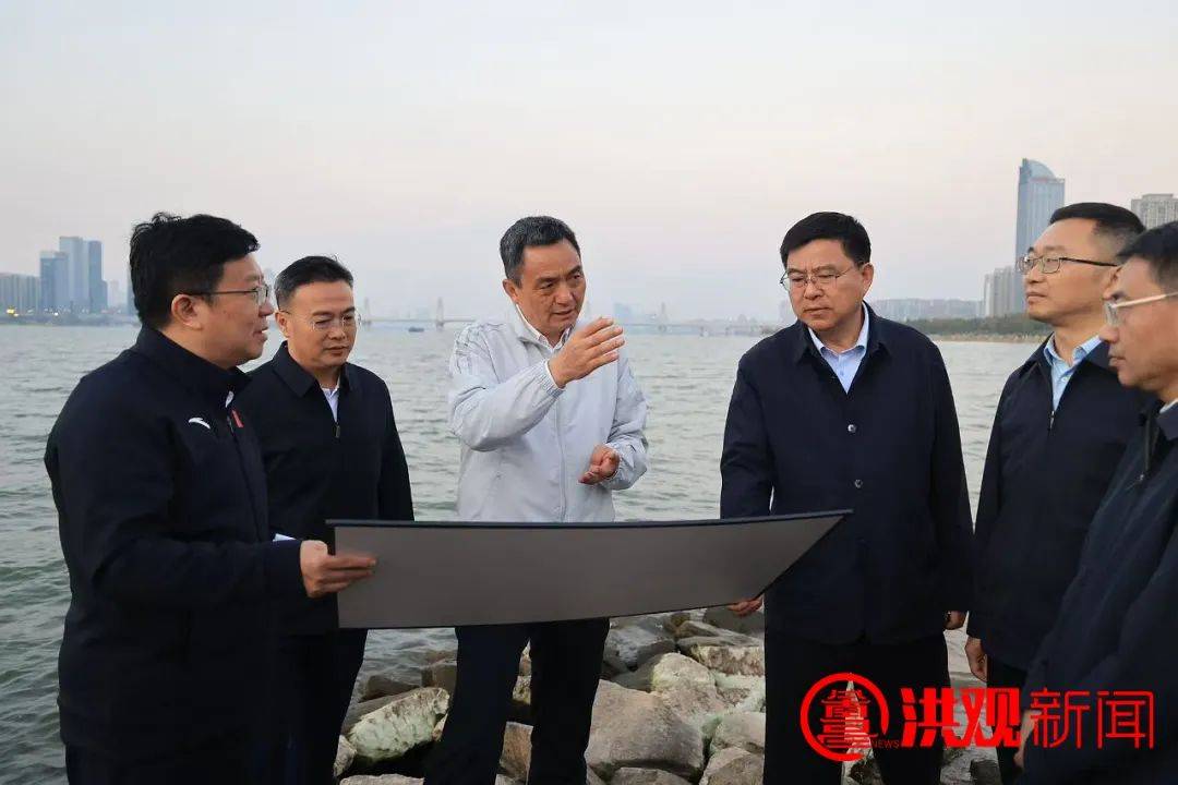 李紅軍調研贛江沿岸露天游泳場規(guī)劃建設工作