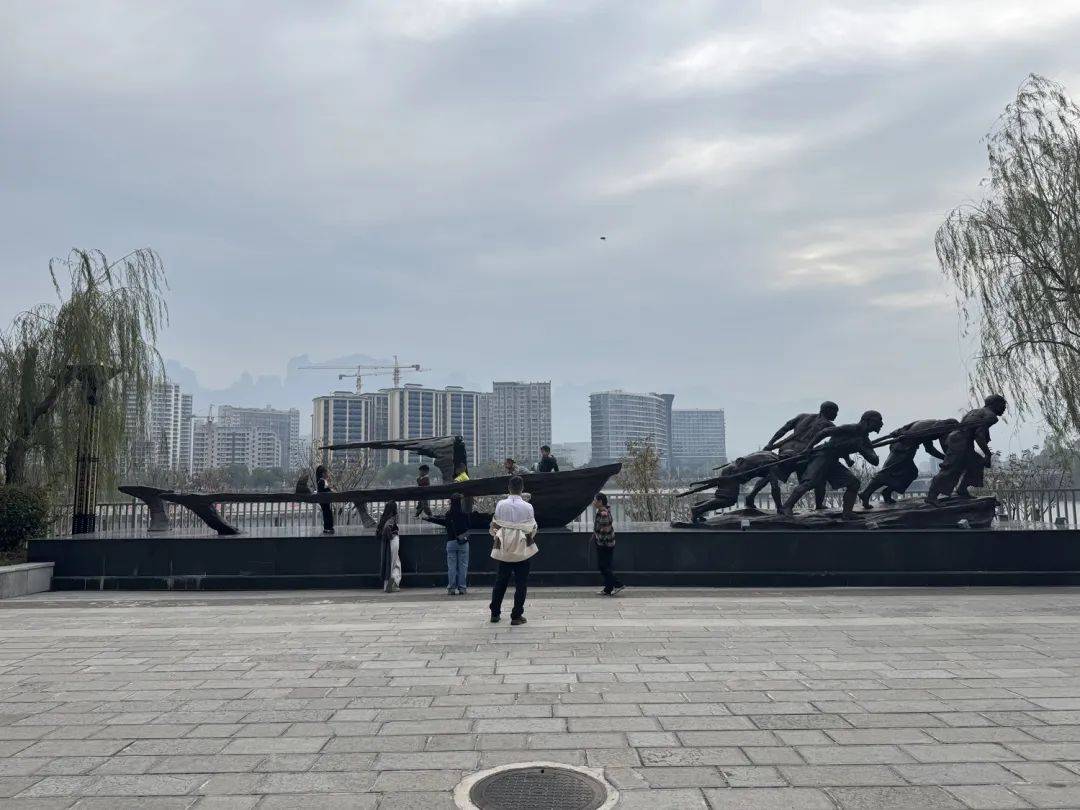 投資20億的古城變“空城”，游客中心燈都沒(méi)開(kāi)