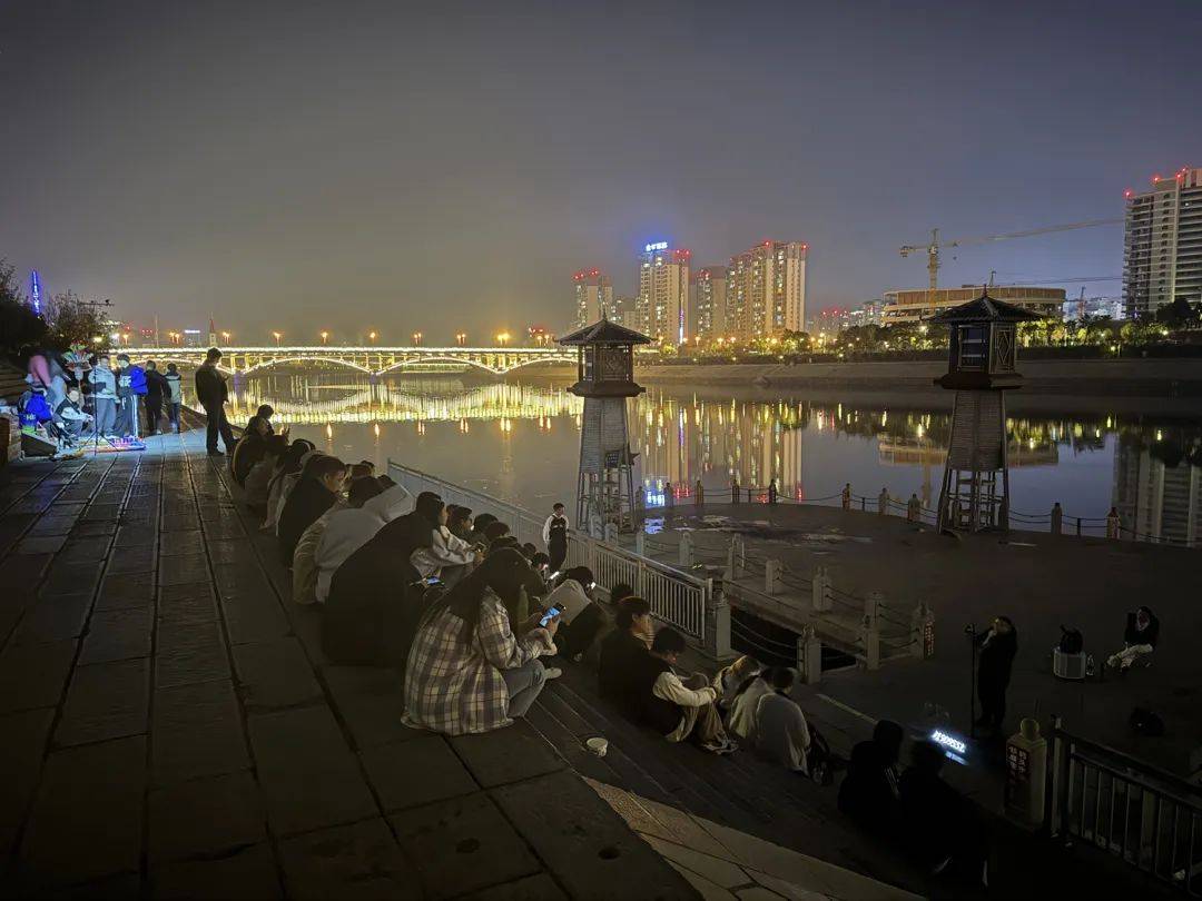投資20億的古城變“空城”，游客中心燈都沒(méi)開(kāi)
