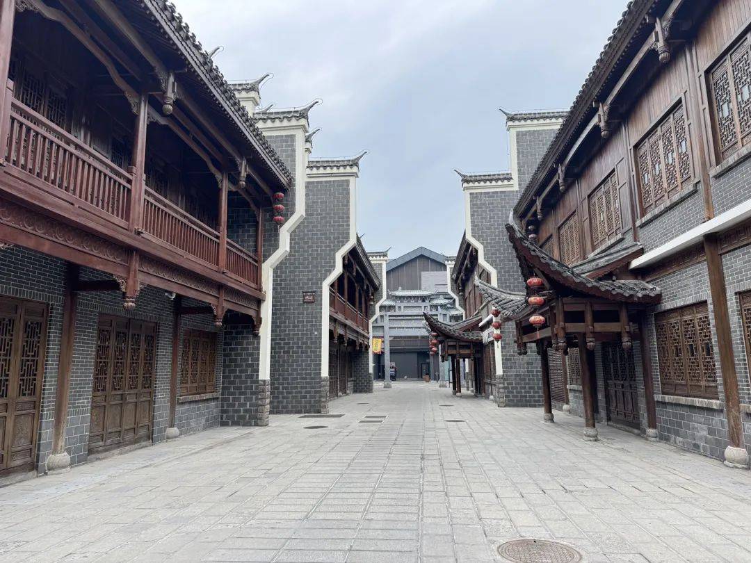 投資20億的古城變“空城”，游客中心燈都沒(méi)開(kāi)