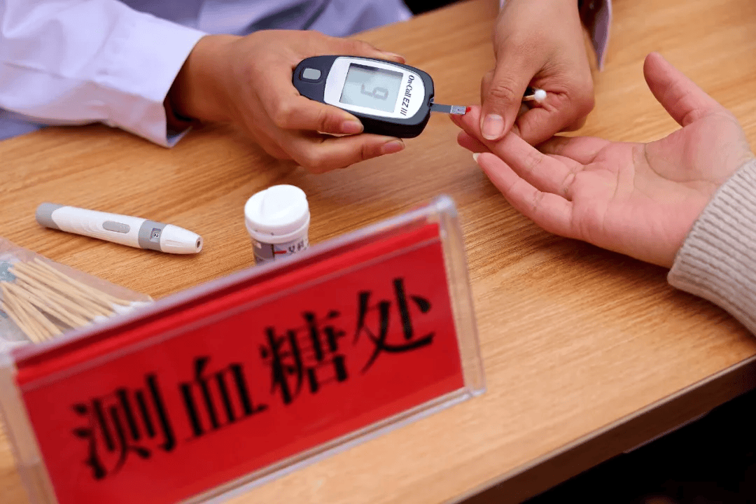 綁在茄子上也能顯示血糖值！智能手表“無創(chuàng)測血糖”靠譜嗎？