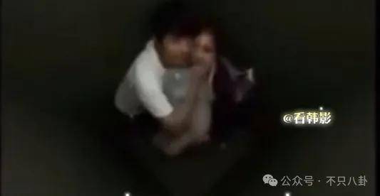 又發(fā)現(xiàn)新孩子了！這位50多歲大叔私生活這么混亂嗎？