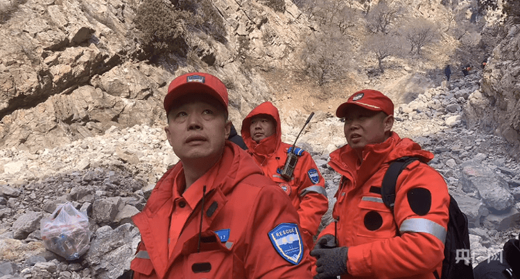 9人徒步進內(nèi)蒙古九峰山賞冰瀑：3人失蹤，1人墜冰