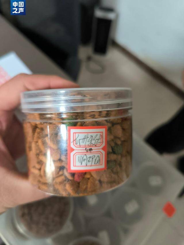 熱聞｜“不會吃死的”！“黑心”寵物糧亂象曝光：低價糧里竟多加蒙脫石