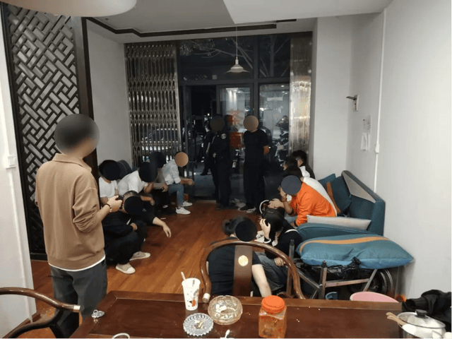 昆明警方披露：多人聚集，竟然在干這件事，被“一鍋端”！現(xiàn)場曝光……