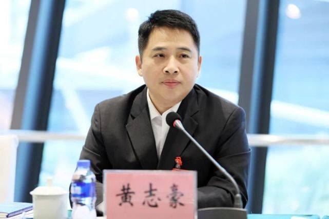 珠海越野車撞人事件即將滿月 正副市長、香洲正副區(qū)長同日調(diào)整