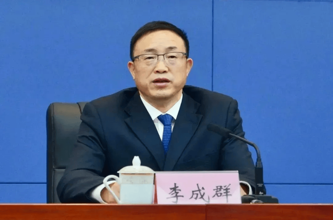 李成群，生活作風(fēng)腐化墮落，大搞隱性腐敗