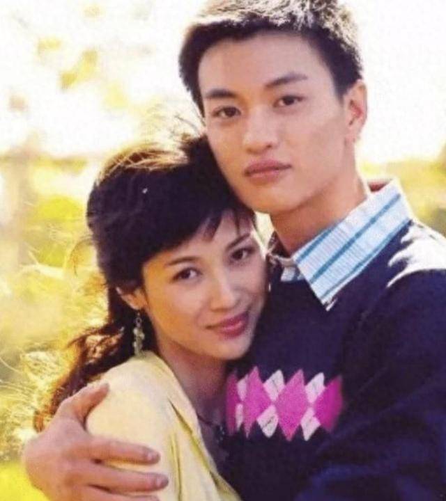 富商周旭輝，44歲娶小12歲女星童蕾，獲刑3年后，妻女過得如何？