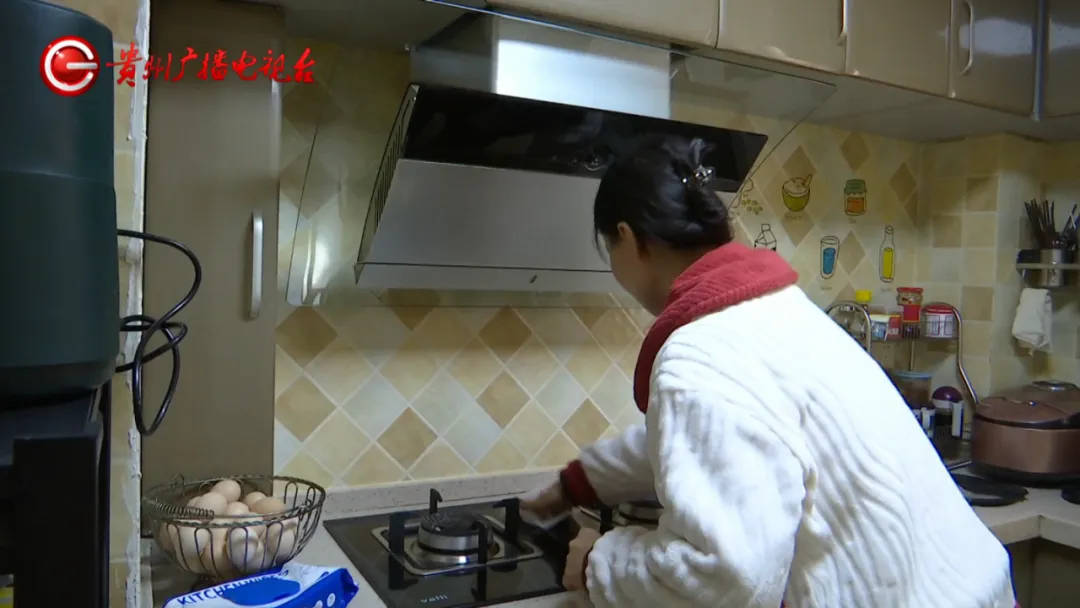 惡心壞了！貴陽一女子家中被扔進(jìn)一顆“炸彈”，殘羹剩飯炸開花