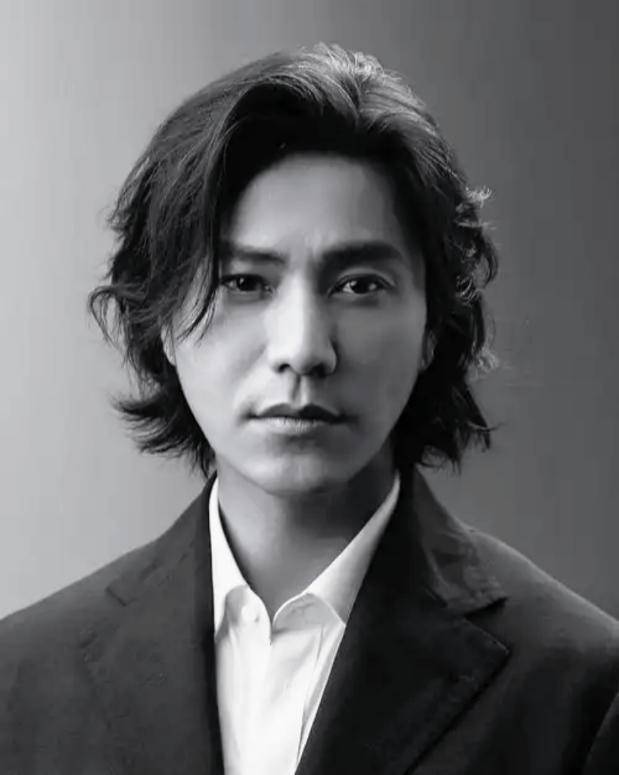 陳坤的兒子已成年，容貌開始顯現(xiàn)母親的基因，像誰可以認(rèn)得出嗎？