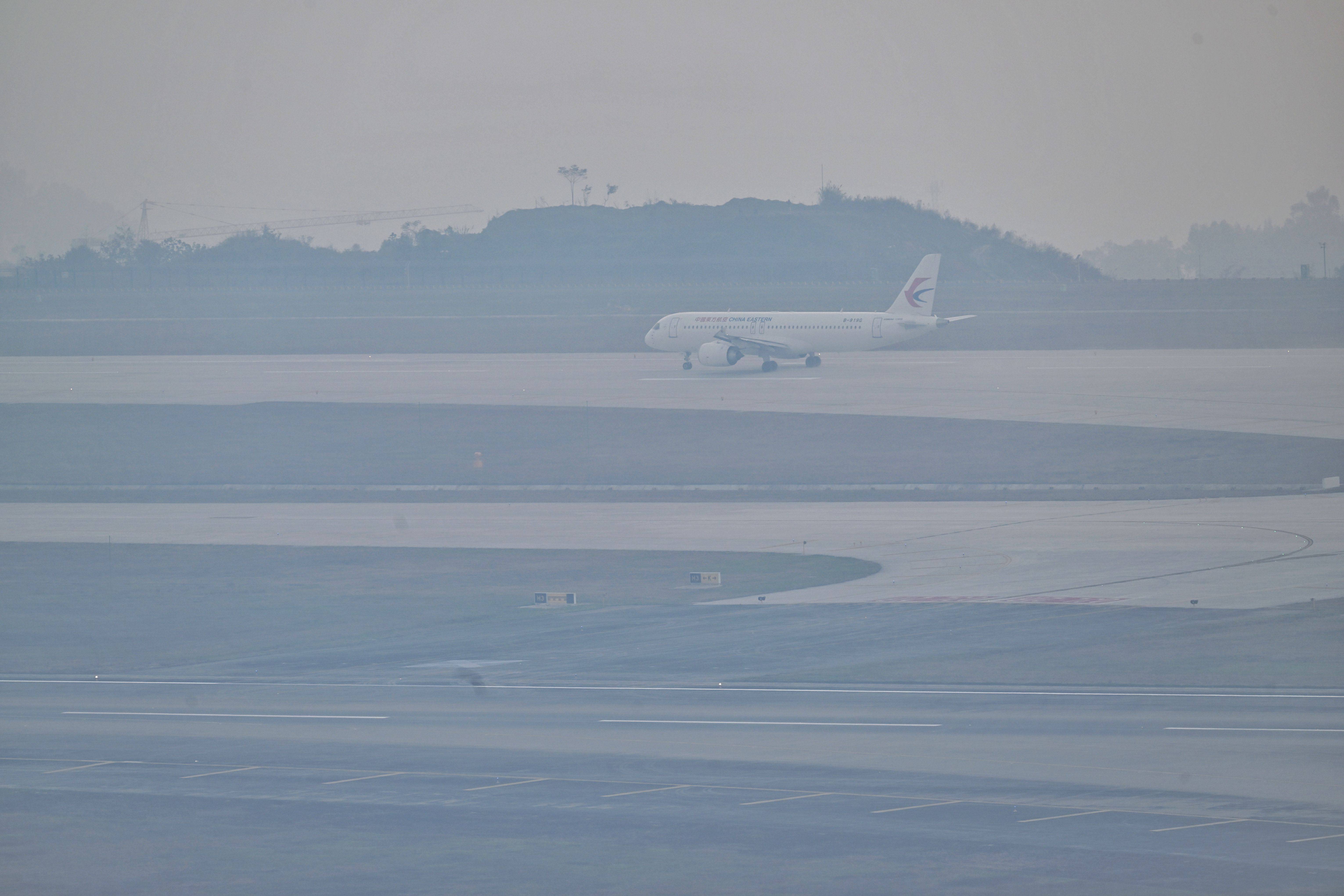 正式啟用！C919在第四跑道首飛，江北機(jī)場進(jìn)入四跑道時(shí)代