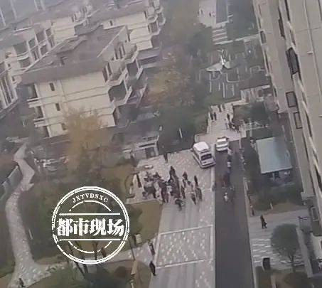 7歲孩子墜樓身亡！網(wǎng)友稱事發(fā)時(shí)，其父正在裝修作業(yè)？
