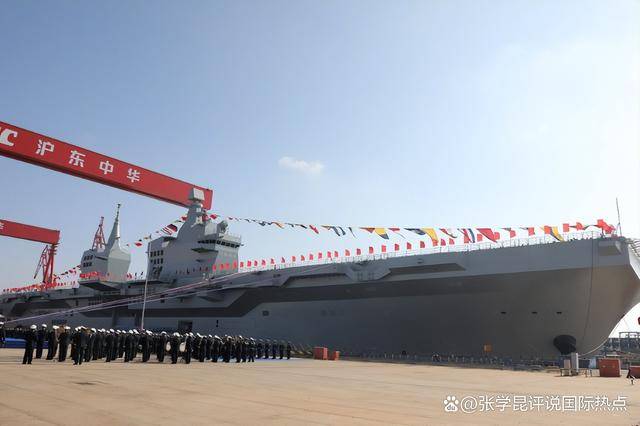 解放軍最新戰(zhàn)艦亮相，又是一個(gè)“全球第一”，為“臺(tái)獨(dú)”量身定做