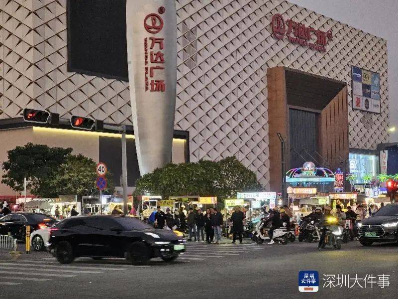 深圳一商圈50米40多個攤位，還擺上機動車道！街道辦：清理整治勸導(dǎo)