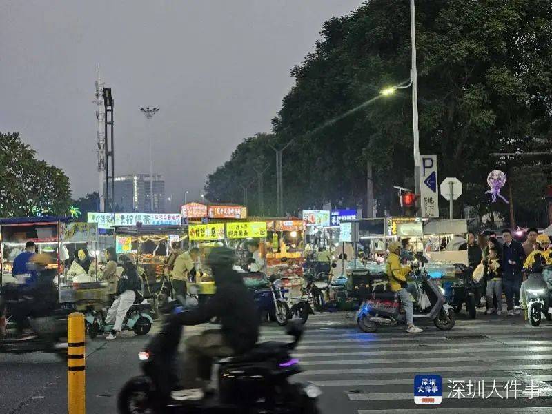 深圳一商圈50米40多個攤位，還擺上機動車道！街道辦：清理整治勸導(dǎo)