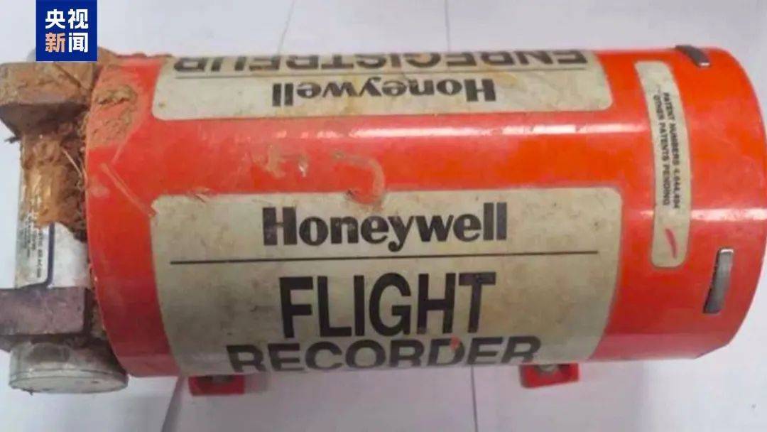 韓國空難機(jī)長最后動作曝光，“他可能一直緊握操縱桿堅持到了最后”！涉嫌職務(wù)過失致死，涉事航司高管被禁止出國！調(diào)查中飛機(jī)殘骸再次起火