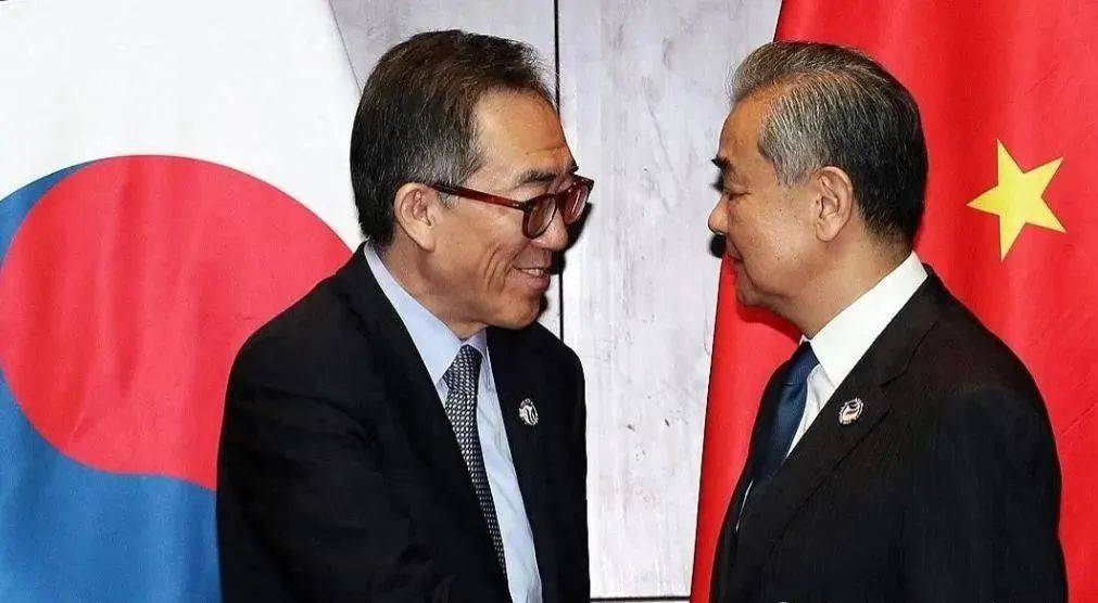 終于出兵了，尹錫悅武力拒捕，外援已到總統(tǒng)府，中方這次相信韓國(guó)
