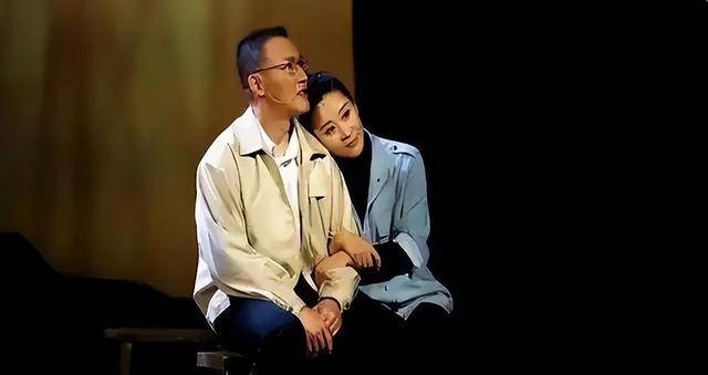 苗圃：父親病重讓羅晉掏空積蓄，出院后轉(zhuǎn)身嫁給了大21歲百億富商