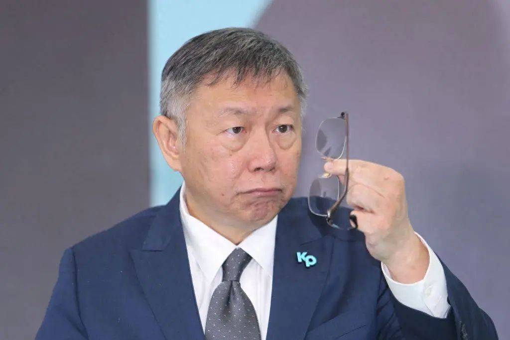 24小時內(nèi)，全島曝“入黨”潮，第二個柯文哲冒頭，臺黨團開始罷免