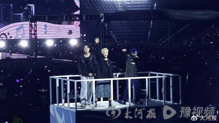 10個00后合伙靠演唱會租手機(jī)，半年回本50余萬元